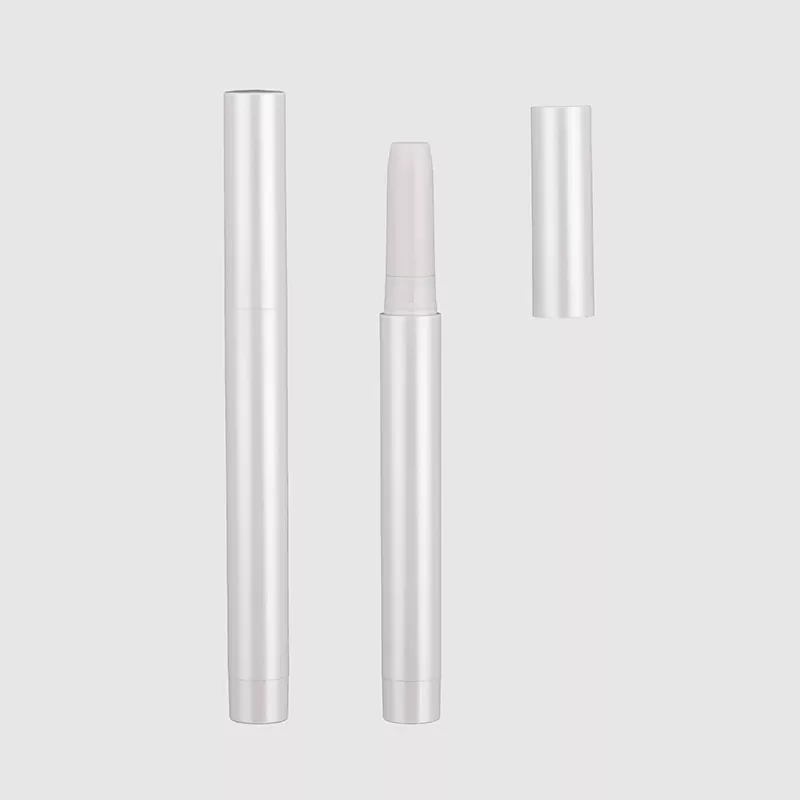 2-in-1 bibir atau pensil mata dengan pembungkusan pengasah